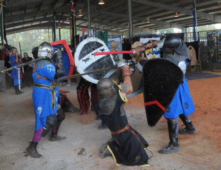 Lord Thomas wounds another knight