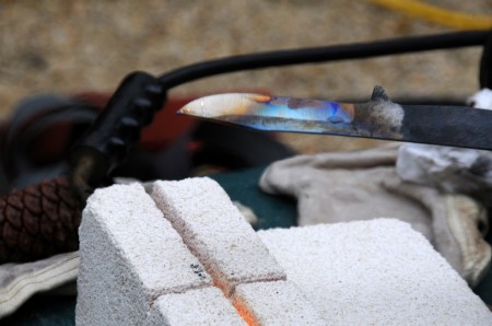 Drawing the temper on a blade